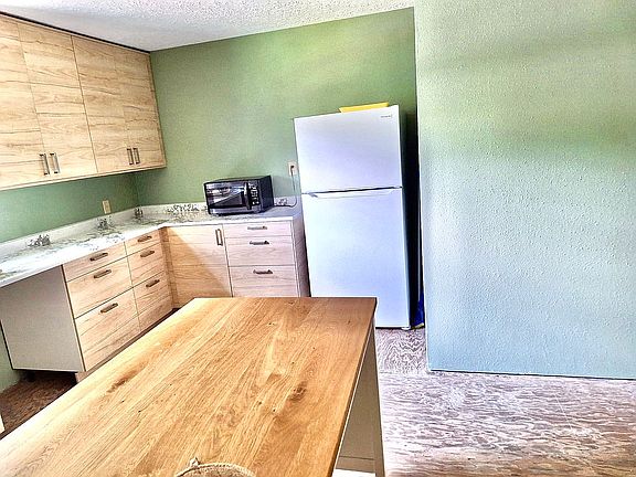 4th image of 214 Ruth St