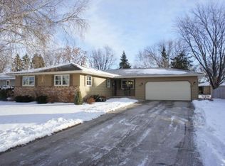 2813 Hickory St N, Fargo, ND 58102