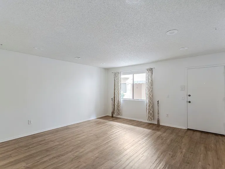 Chatsworth Rent This Now — Photo 41