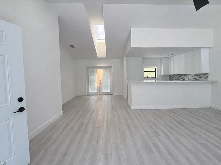 3767 Golden Gate Blvd E — Photo 2