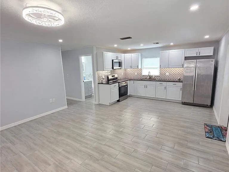 110 N Glenwood Ave — Photo 3