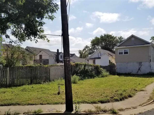 102 Center Ave, Keansburg, NJ 07734