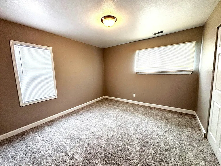 21047 Atlantic Ave — Photo 4
