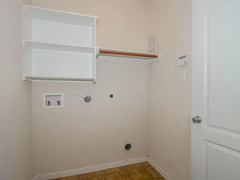 18314 Fairwood Meadow Ct — Photo 17