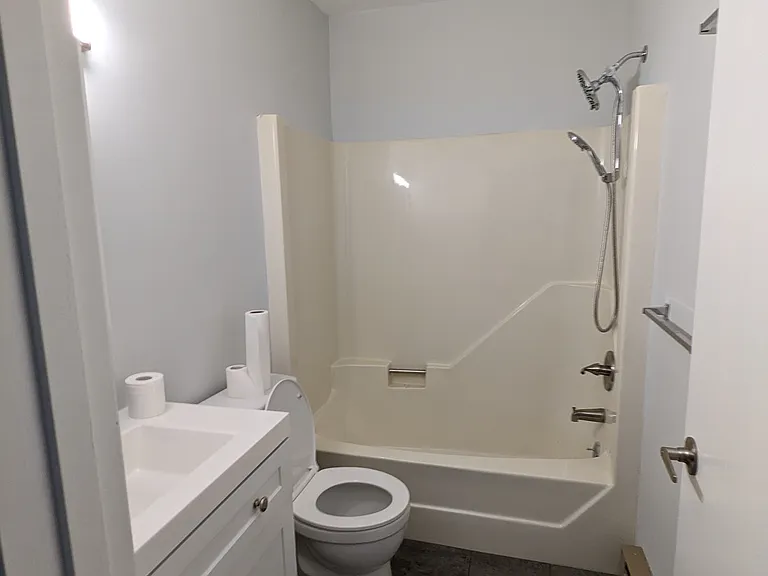 410 N State St #L3 — Photo 13