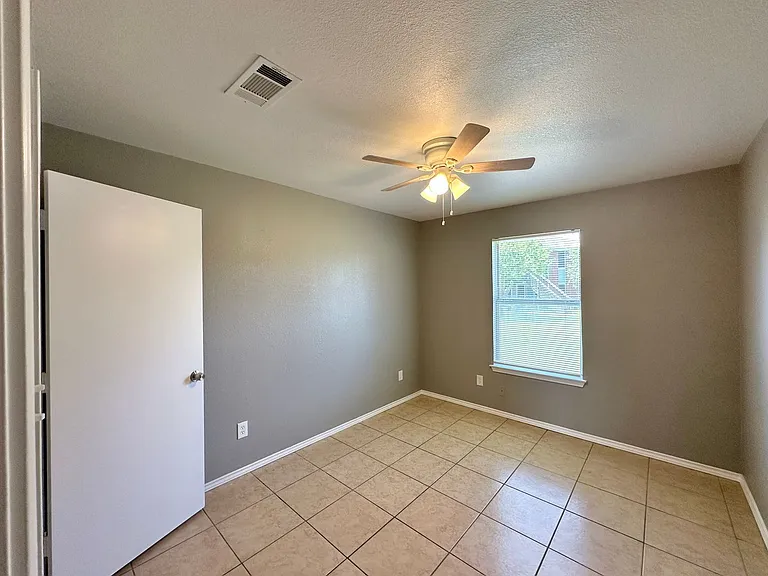 1704 Spring Rose Cir — Photo 36