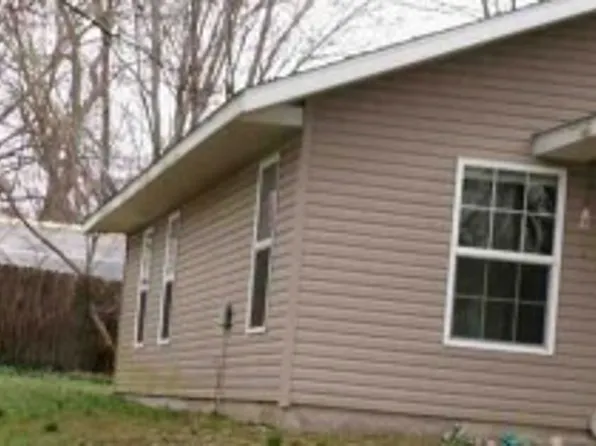 104 S 2nd St, Goodman, MO 64843