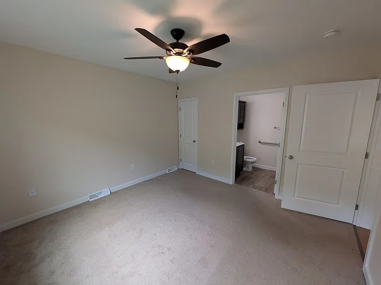 75 Ivan Dr #8 — Photo 23
