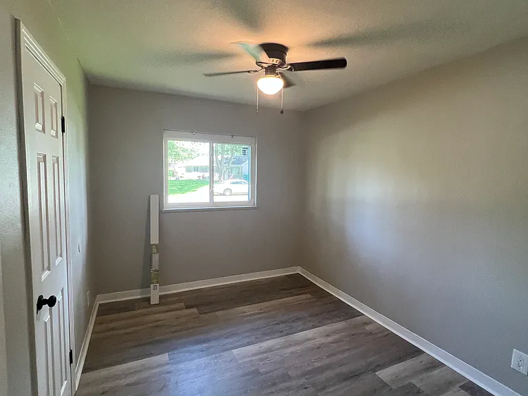 4906 Granada Dr — Photo 9