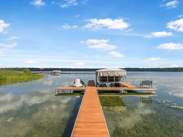 4923 Lakeview Dr, Interlochen, MI 49643