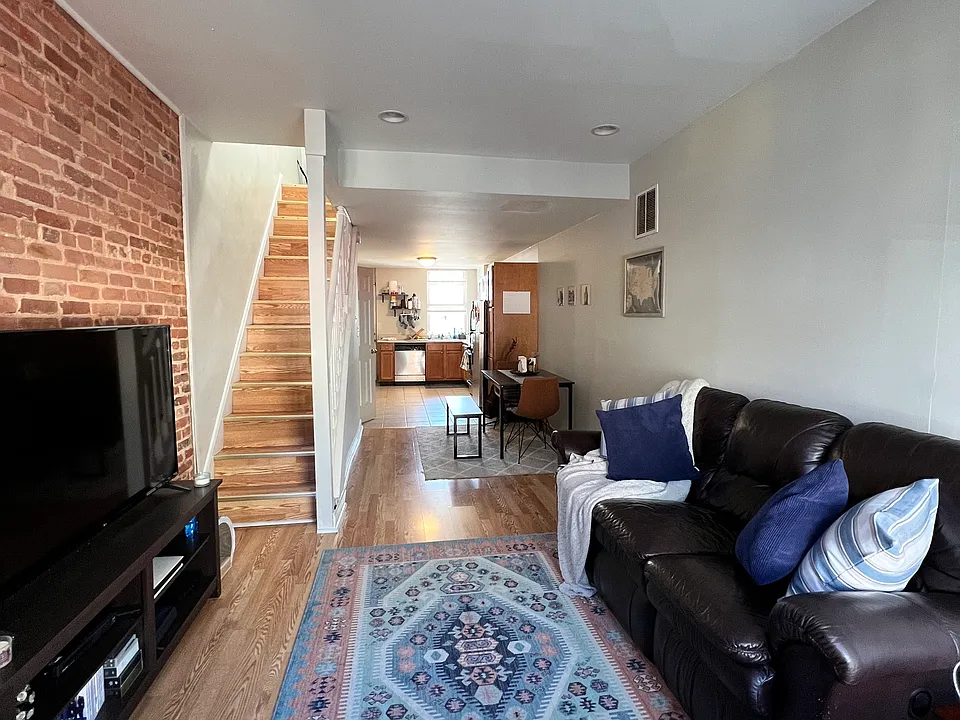 136 N Curley St #1