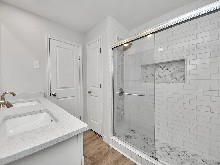302 County Park Dr — Photo 16