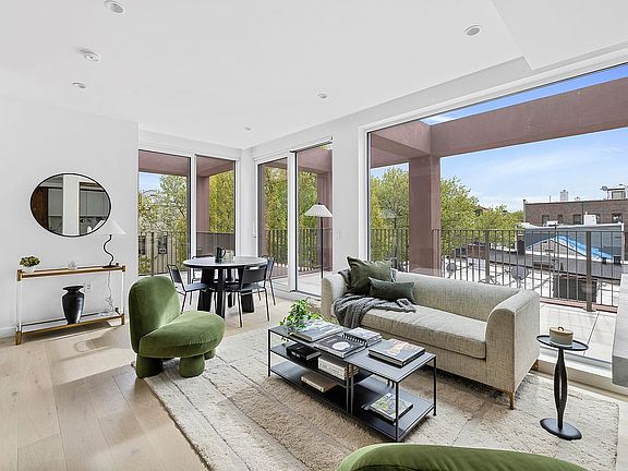 2nd image of 109 Devoe St #7