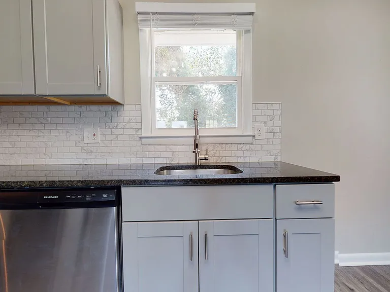 1806 Midwood Dr — Photo 6