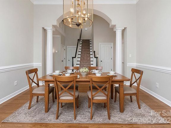 3rd image of 3214 Grandeur Rd