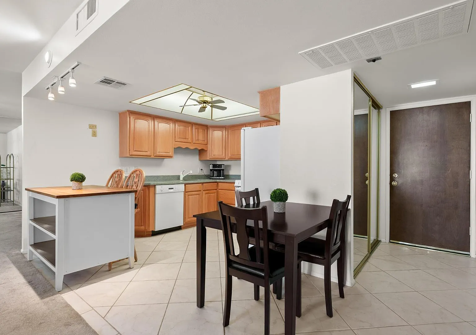 2 bed, 2.0 bath, 1332 sqft, $1,950 — Photo 4
