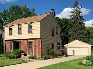 542 N 115th St, Wauwatosa, WI 53226