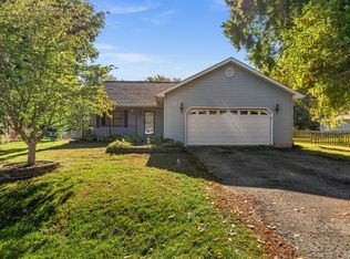 881 Lake Holiday Dr, Sandwich, IL 60548