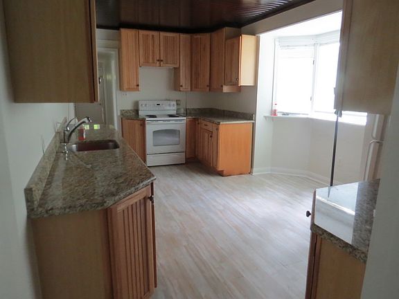 Modern Kitchen -Granite Counters