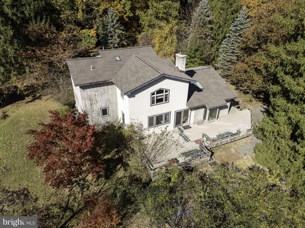 10 Tall Oaks Ln, Newtown, PA 18940