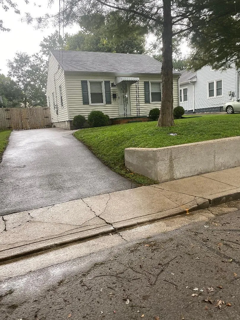2 bed, 900 sqft, $1,600 — Photo 1