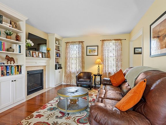 4th image of 13 Ballard Ct