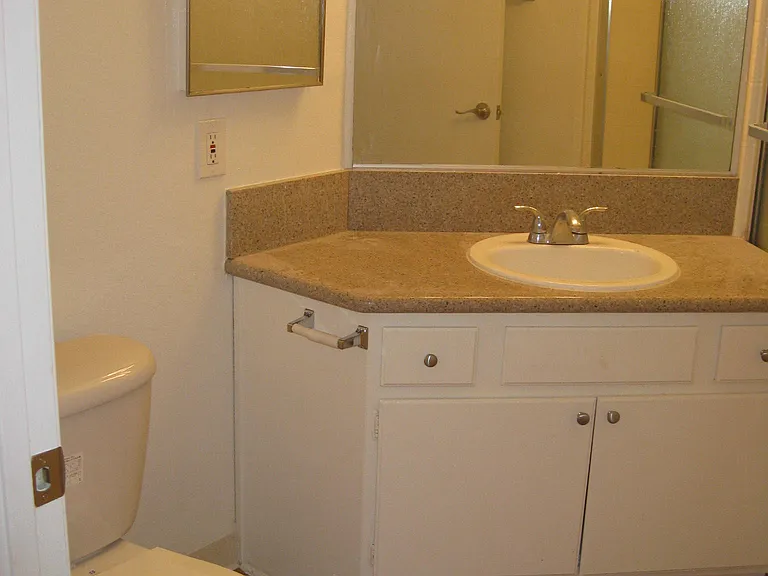1375 Midvale Apartments — Photo 37