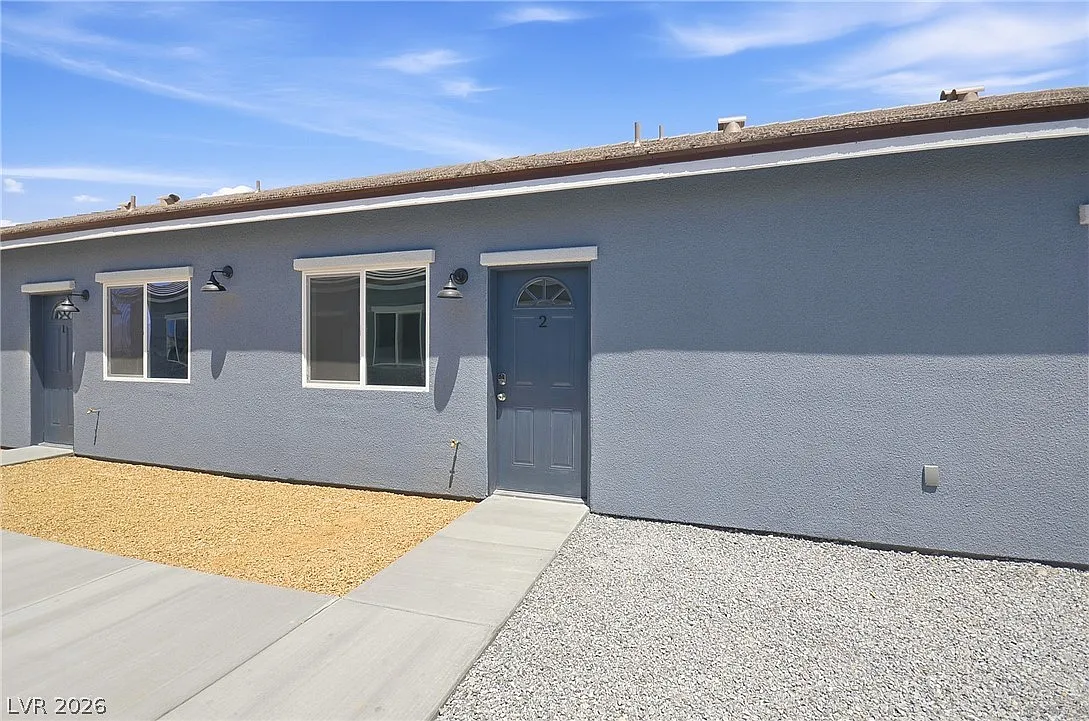 3 bed, 2.0 bath, 2197 sqft, $1,400 — Photo 1