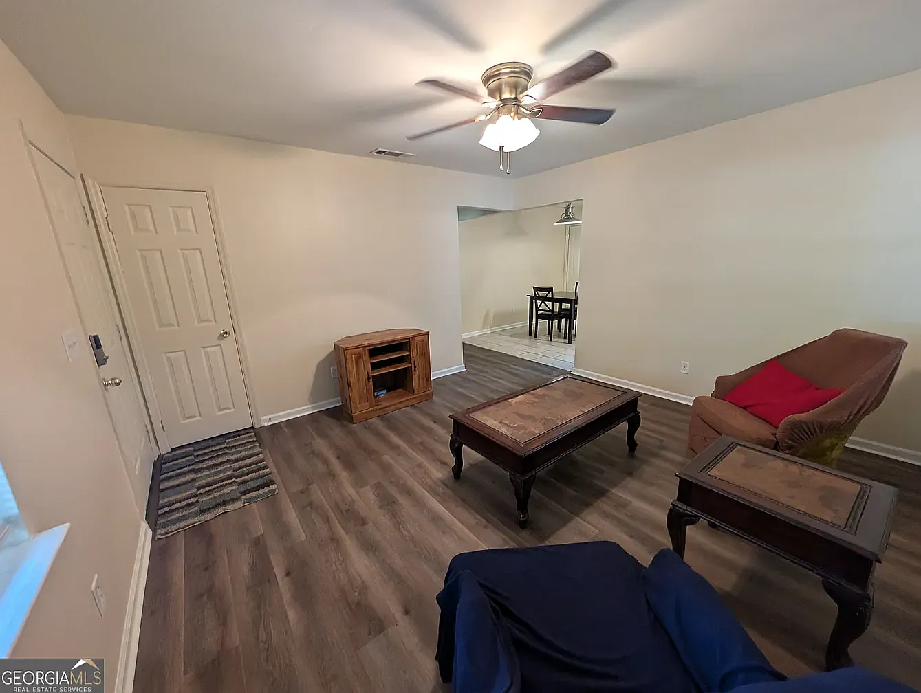 3 bed, 936 sqft, $1,350 — Photo 4