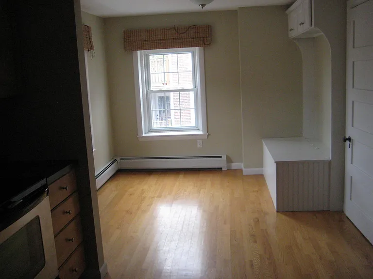 418 2nd St #3 — Photo 4