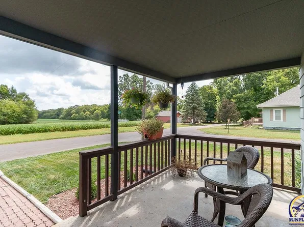 301 Prairie Ave, Maple Hill, KS 66507