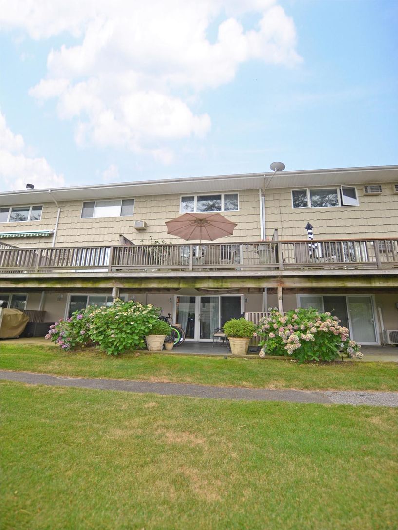  Rear of condo