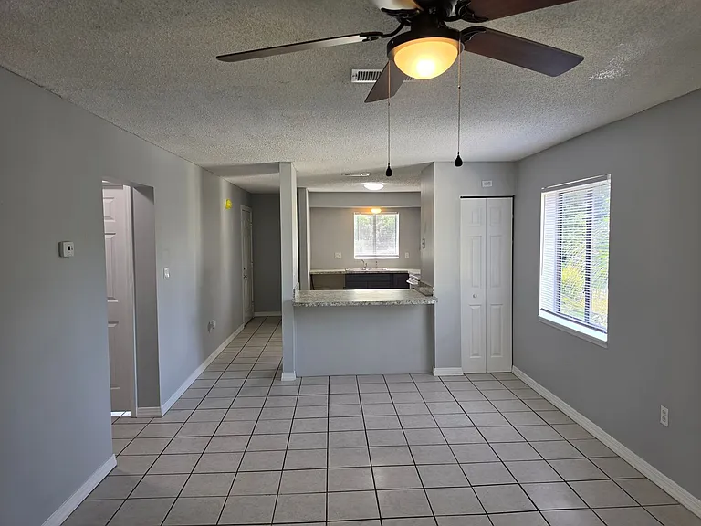 2526 S Oak Ave — Photo 8