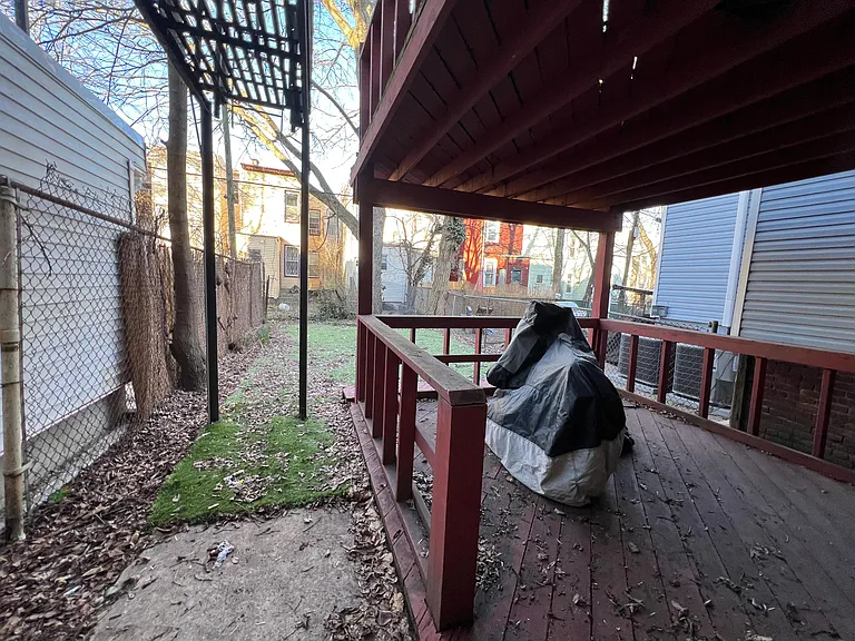 366 Forrest St #1R — Photo 6