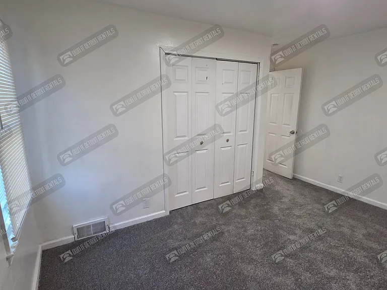 11781 Kilbourne St — Photo 6