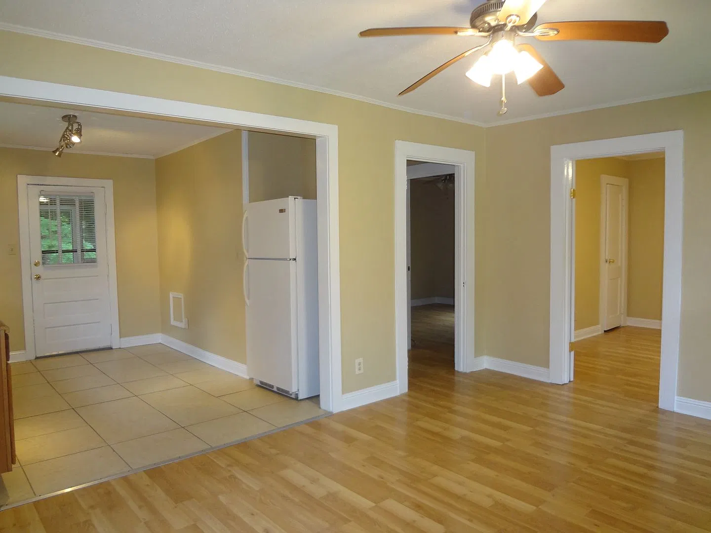 2 Bedroom Prime Student Location- Available August 2027 — Photo 3