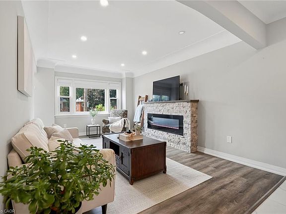 3rd image of 127 Tragina Ave S