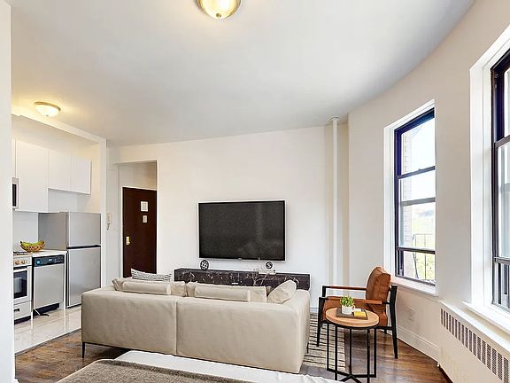 4th image of 102 W 80th St APT 43