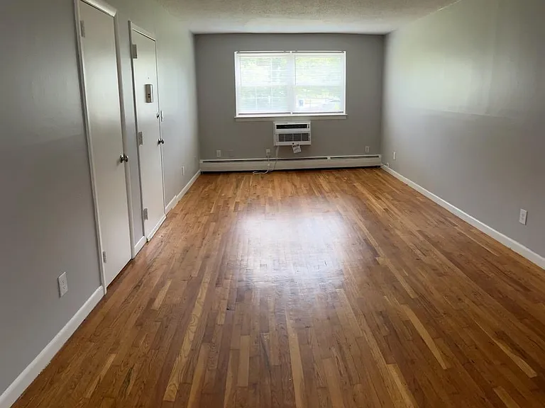 Bradford Commons Apartments — Photo 14