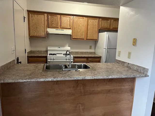 944 Cross Country Dr W — Photo 5