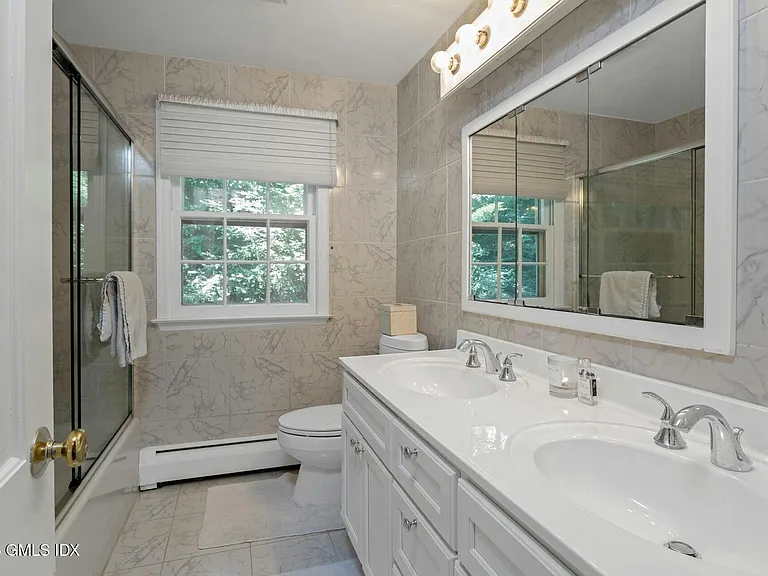18 Cornelia Dr — Photo 17