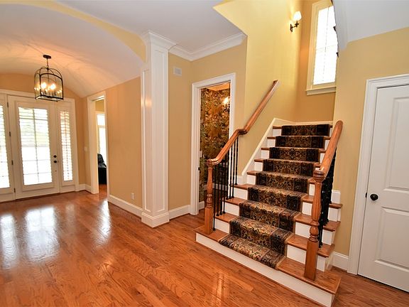 4th image of 139 Balfour Ct