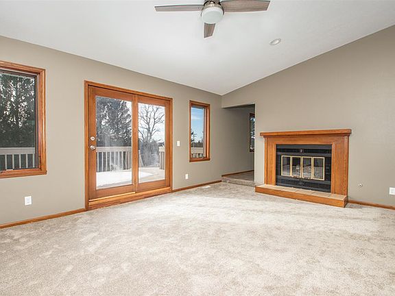 3rd image of 6533 Ashdale Close