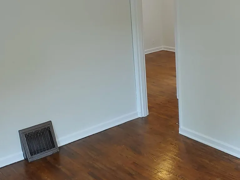1002 N Watts St — Photo 4