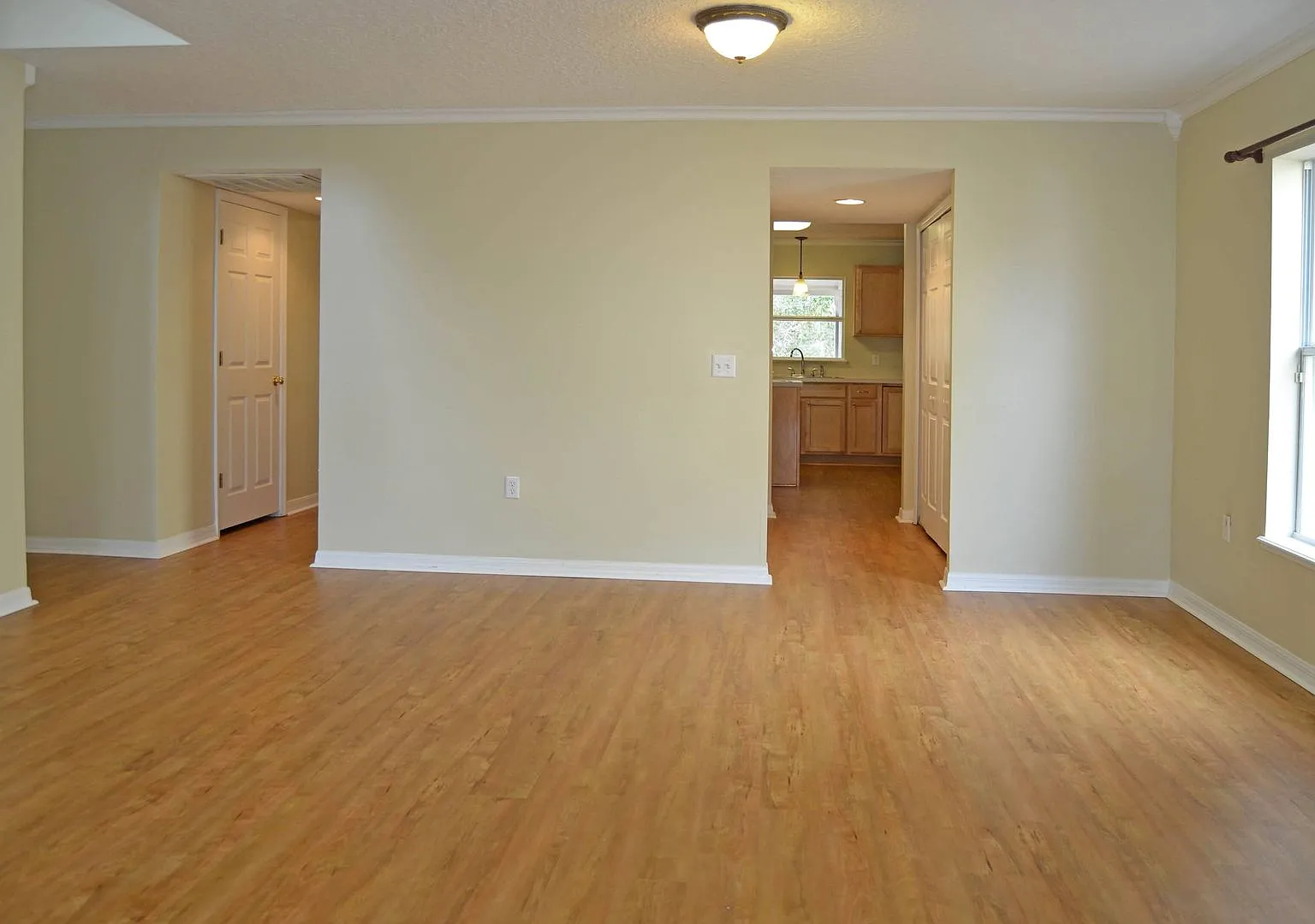 Spacious Four Bedroom in Yulee! — Photo 4