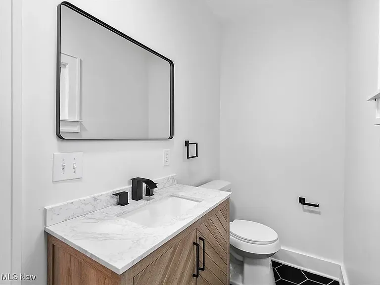 2295 Thurman Ave — Photo 11