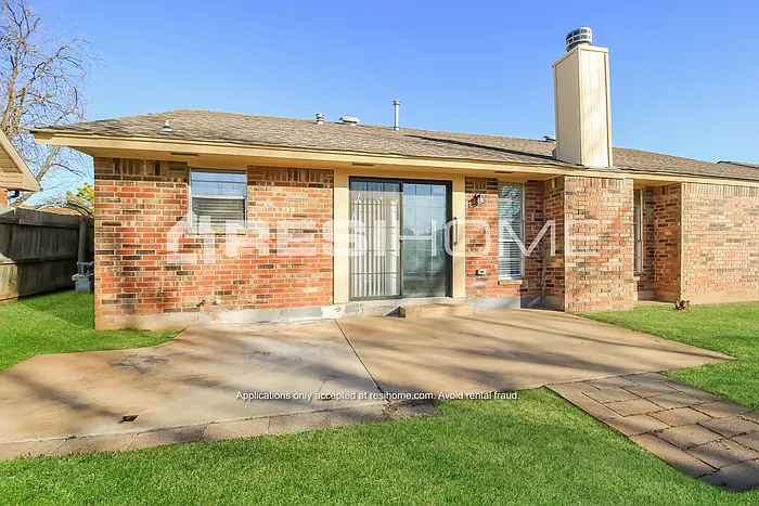 609 S Avery St — Photo 13