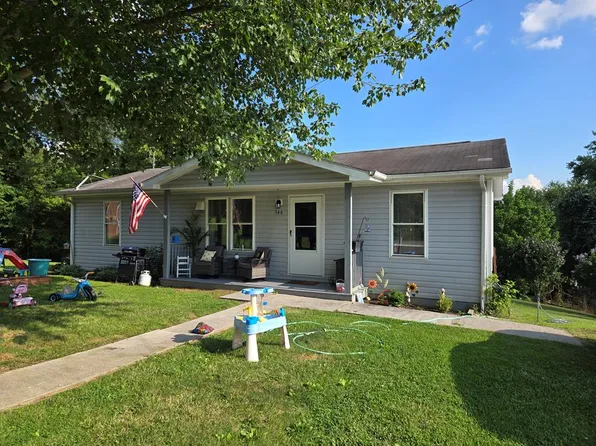 346 Overlook Dr, Chilhowie, VA 24319