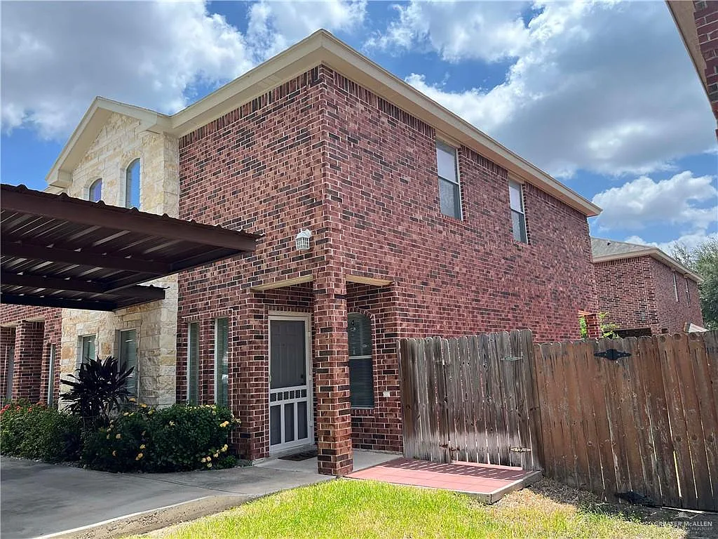3 bed, 2.5 bath, 1277 sqft, $1,300 — Photo 4