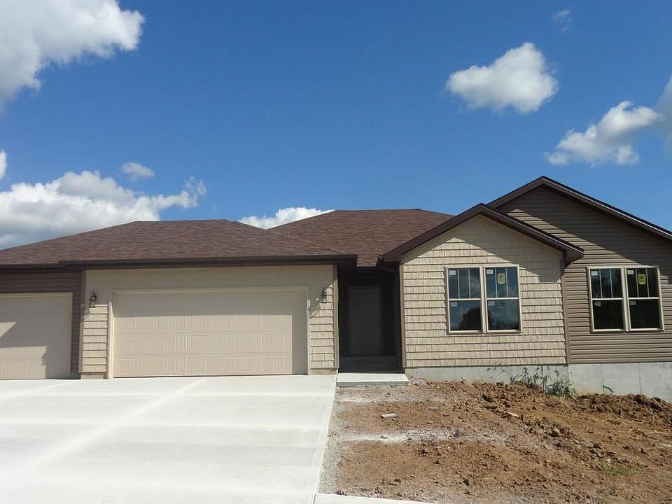 102 Fox Den front